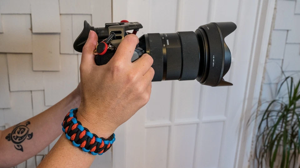 Correa de muñeca cámara personalizada más llavero a juego gratis McLaren 2023 colores Golfo Foto 2 de 4