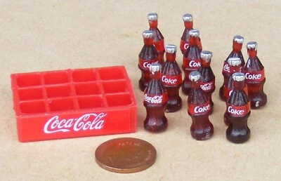 Puppenhaus 12 lose Cola Flaschen in einer Plastikkiste Maßstab 1:12 Coca Cola Tumdee