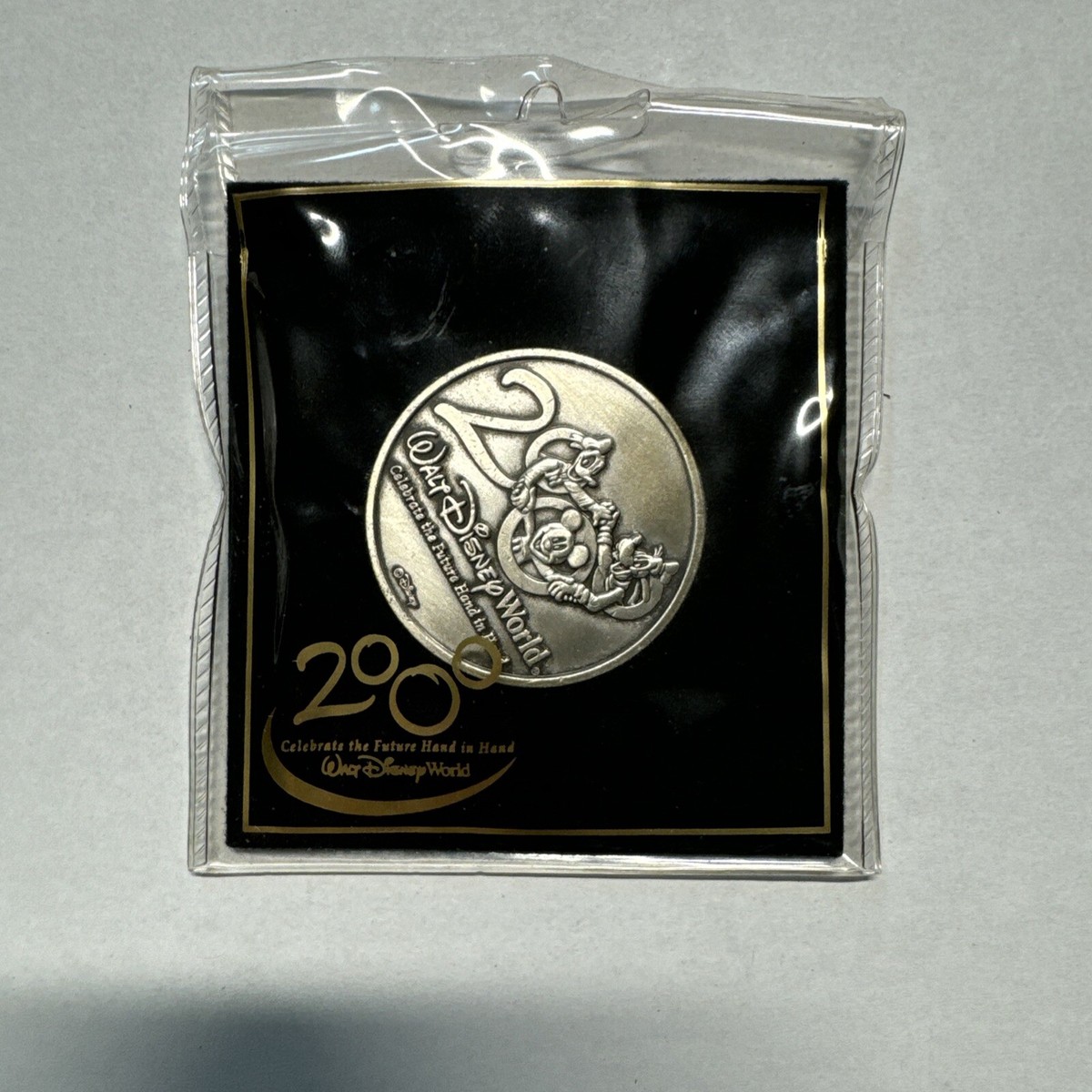 2000 Walt Disney World Coin Medallion Celebrate Future Hand In