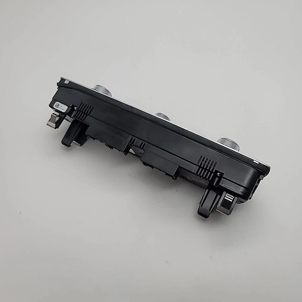 2015 - 2016 AUDI A3 FRONT AC CLIMATE CONTROM TEMP UNIT OEM - Image 4 of 4