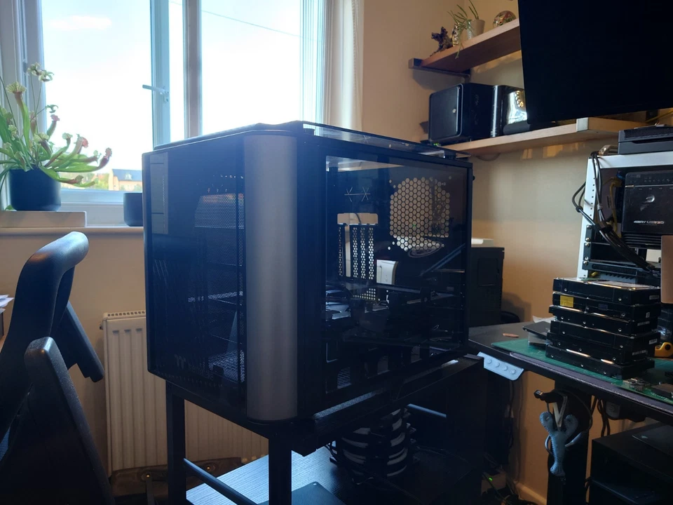 Thermaltake Level 20VT tempered glass case MiniITX microATX - Image 4 of 4