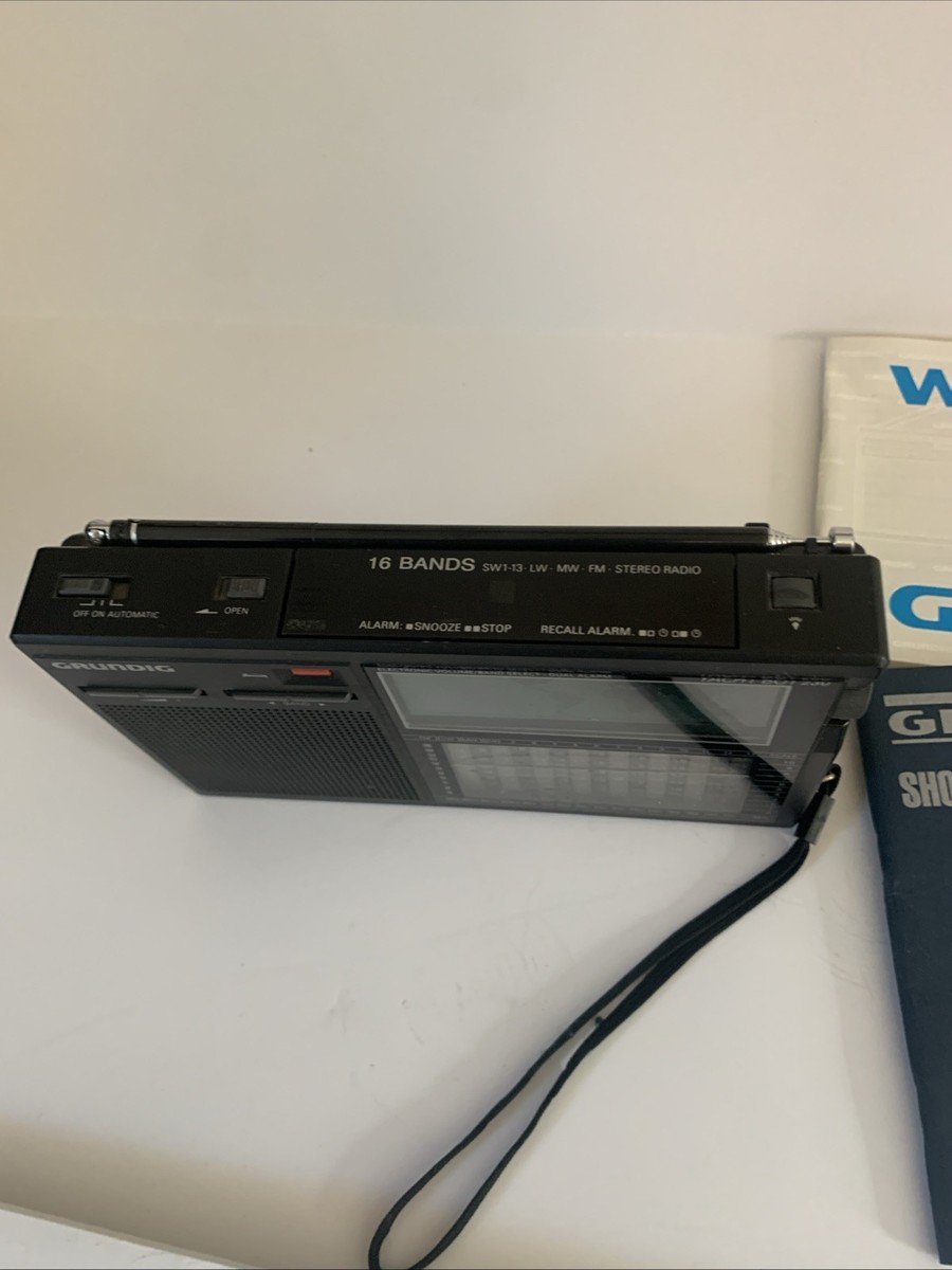 Grundig Yacht Boy 230 - Receiver Radio w/CASE USED/WORKS