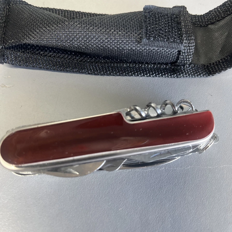 Navaja suiza y multiherramienta con estuche negro Foto 2 de 4