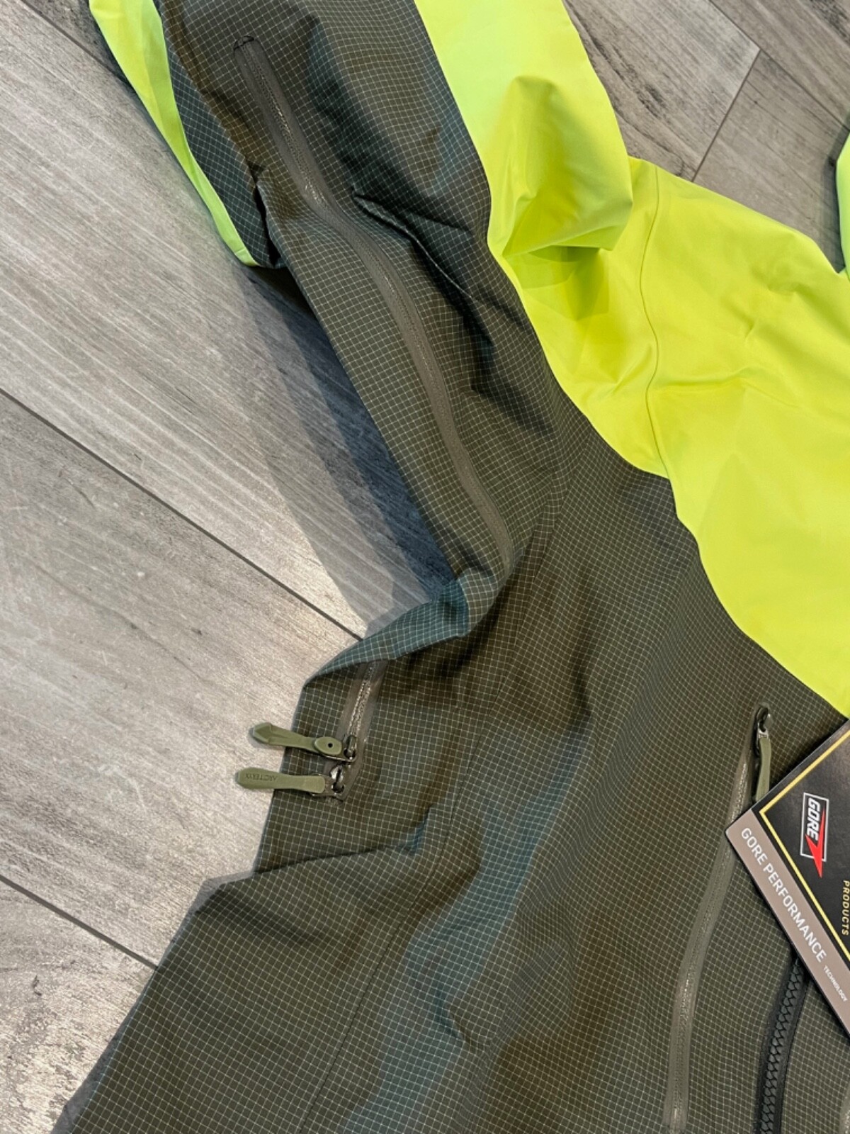 NWT Womens Arc’teryx Alpha Goretex Hooded Waterproof Shell Jacket L $700 image 9