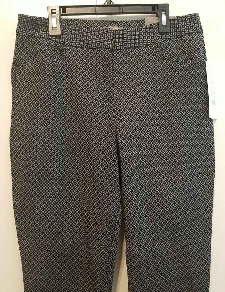 MAURICES Cropped Pants  Sz 7/8 Short Black Geo Pattern Skinny Ankle Mid Rise - Image 2 of 4