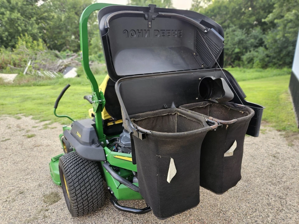 John Deere Z740R Zero Turn Mower with Bagger (LOCAL PICKUP ONLY) - Image 3 of 4