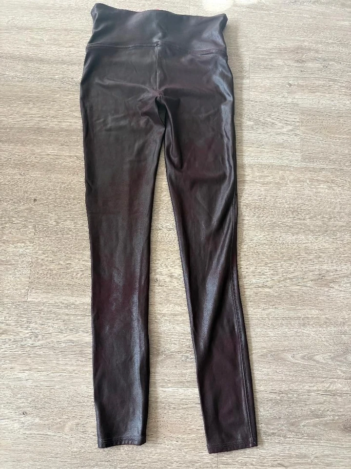 Leggings para mujer Spanx de imitación de cuero, talla M - negros Foto 2 de 3