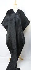 NWT PLEATS PLEASE Madame-T Black Cape Shawl Poncho ISSEY MIYAKE 276 9906