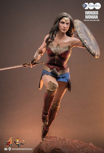 Hot Toys MMS698 WB 100 Anniversary 1/6 WONDER WOMAN EXCLUSIVE In Stock - Picture 7 of 9