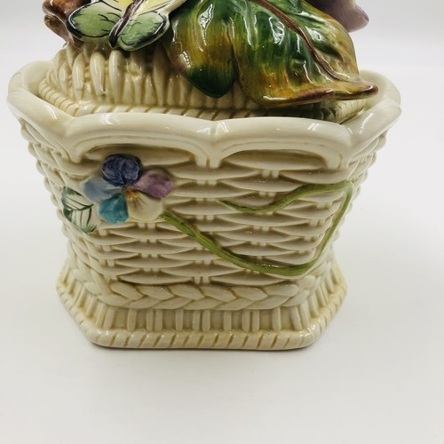 Fitz & Floyd Classics Old World Rabbits Lidded Basketweave Box With Butterflies - Picture 5 of 12