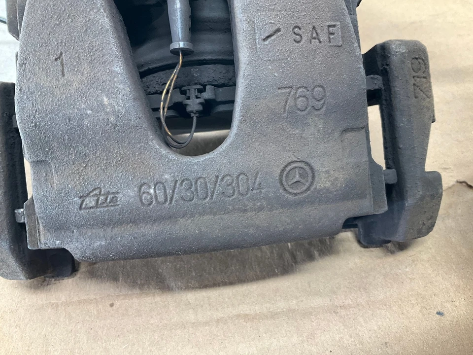 03-09 梅赛德斯-奔驰 E350 W211 AWD 前左右制动卡钳 原始设备制造商 — 第 4/4 张图片