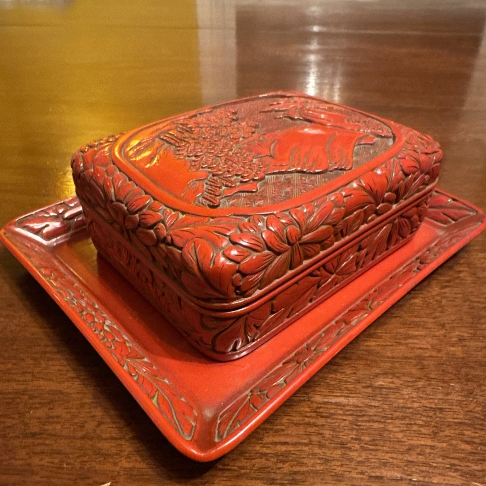 Japanese Red Cinnabar Tsuishu Handcarved Lacquer Box Meiji Period 1868-1912 - Image 4 of 4