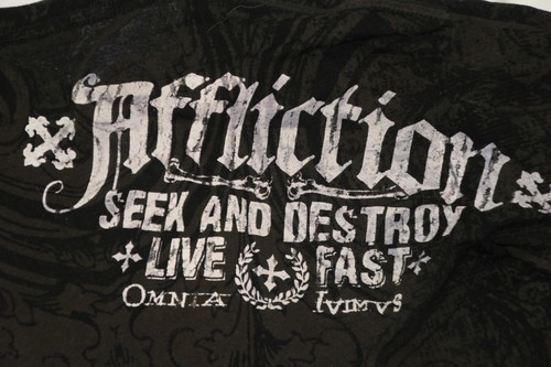 CAMISETA AFLICTION "BUSCAR Y DESTRUIR" NEGRA VERDE OSCURO DISEÑO RIBETE TALLA GRANDE - Imagen 4 de 4