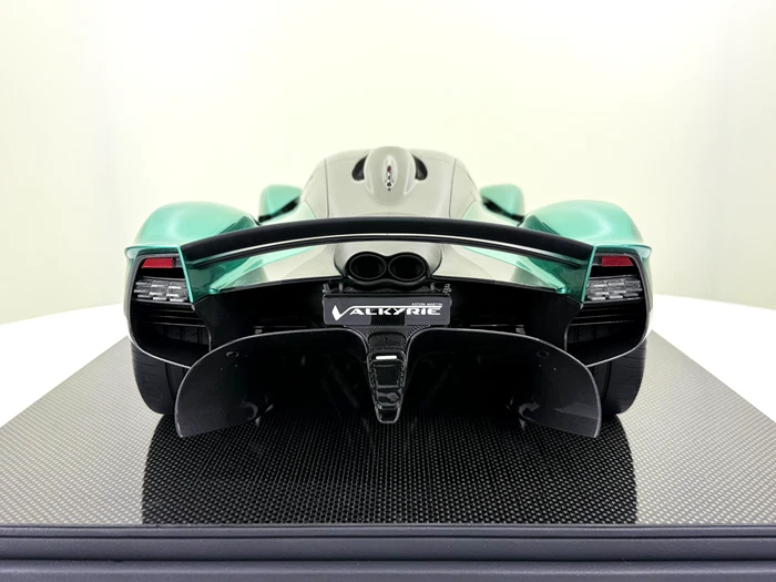 1/8 FrontiArt Aston Martin Valkyrie In British Green Su Base In Fibra F144-60 - Immagine 4 di 4