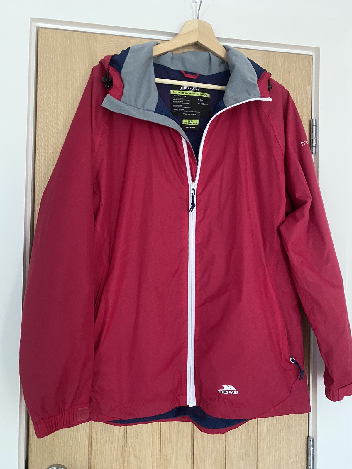 Trespass Technical Performance TP75 waterproof Jacket. size Large UK 16