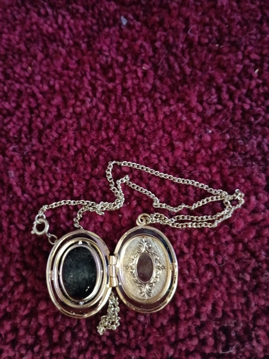 Vintage Victorian Style Etched Gold Tone Oval Locket Pendant