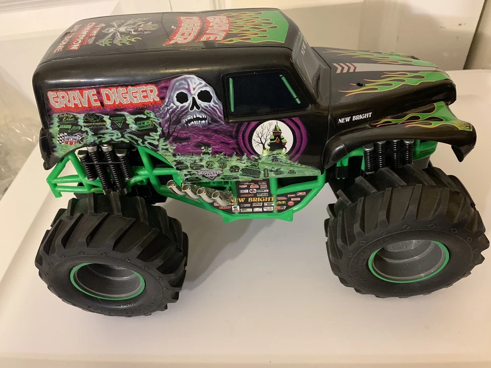Nuevo camión excavador de tumbas Monster Jam brillante 1:10 RC 9,6 V sin oruga remota raro Foto 2 de 4