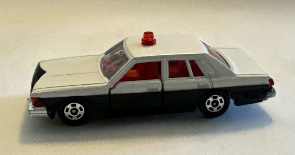 Ikeda Custom Tomica No. 13 Nissan Cedric 280E Brougham Hecho en Japón Caja Negra Foto 2 de 4