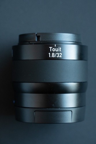 Zeiss Touit 32mm f/1.8 lens for Sony APS-C E-mount cameras New in Box 2030-678 - Picture 3 of 4