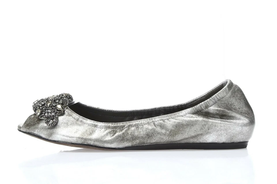 Zapatos planos Vera Wang de cuero plateado con punta abierta para mujer talla 4,5 Foto 2 de 4