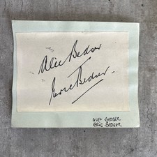 ALEC & ERIC BEDSER TWINS. (Ex Surrey & England) CRICKETERS SIGNED ALBUM PAGE. 