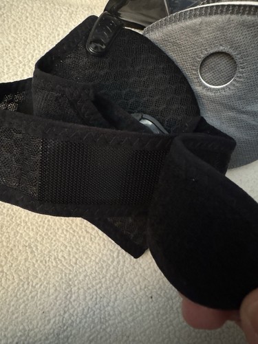 Sport Mask with Exhalation Valves Activated Carbon Dust Mask Adjustable - Picture 3 of 9