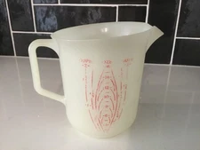 Vintage Tupperware Measuring Cup #134, 2 Cup / 16 oz White Red Markings USA