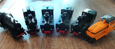 5 X Märklin Dampfloks verschiedener Bauart  bzw. 1 X Henschel Diesellok in gelb