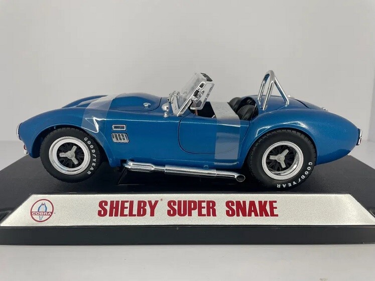 未開封　1/18 SHELBY COBRA 427 S/C Light Blue Shelby 1/18 - Shelby Cobra 427 S/C 1965 Blue / Orange Stripes