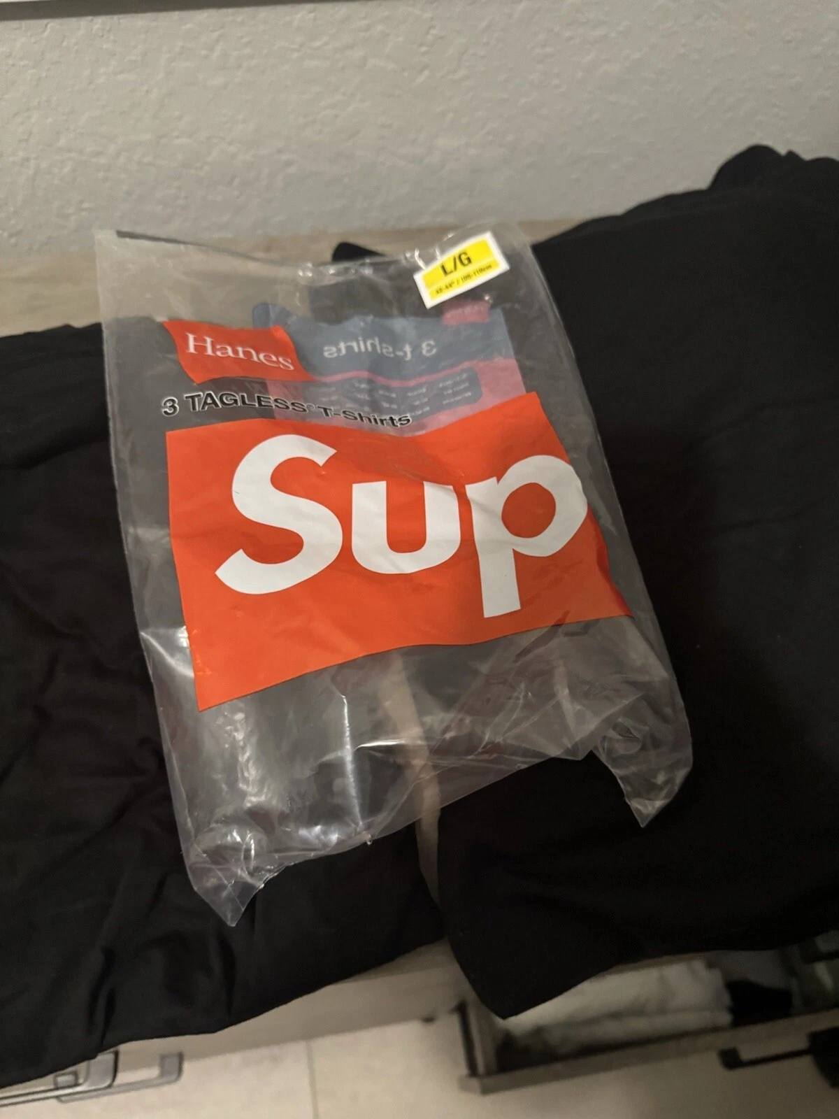 Supreme Men's Black Hanes Tagless Tees (3 Pack) Crew Neck T Shirt Size Large