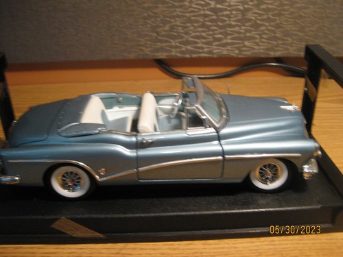 1/18 1953 BUICK SKYLARK CONVERTIBLE , L. METALLIC BLUE BY MOTOR WORKS #73129 - Picture 7 of 22