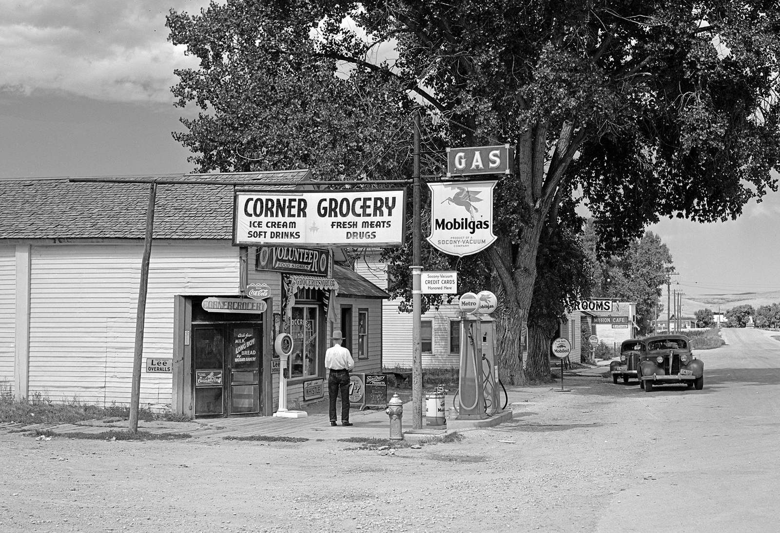1941 Grocery Store & Gas, Main St, Ranchester, WY Old Photo 13" x 19