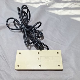 Nintendo NES-001 Console System w/ 1 Controller & Zapper &ndash; Untested *