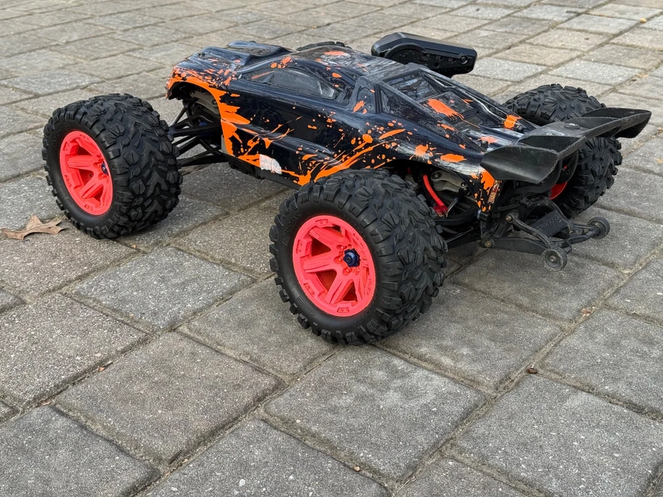 Traxxas E-REVO Brushless Edition, 2 Speed Upgrade, Hobbywing Max8 6S ESC & Motor - Image 3 of 4