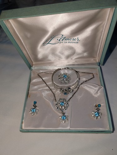 Vintage Sak's L'Amour Fifith Avenue Silvertone Blue Rhinestone Parure Org Box