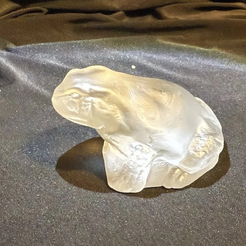 Vintage Fenton Art Glass Frog Clear Satin Paperweight Figurine #5166 - Picture 2 of 18