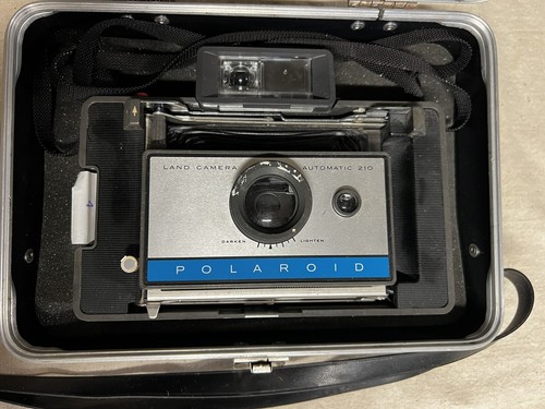 Polaroid Model 210 Land Camera and Case with Flash and Extra Bulbs - Picture 3 of 21