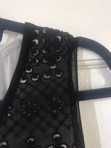 Como Nuevo Vestido de Terciopelo Negro Tiza Bordado Inglés Trapecio Flotante Ocasión Reino Unido 8 - Imagen 8 de 10