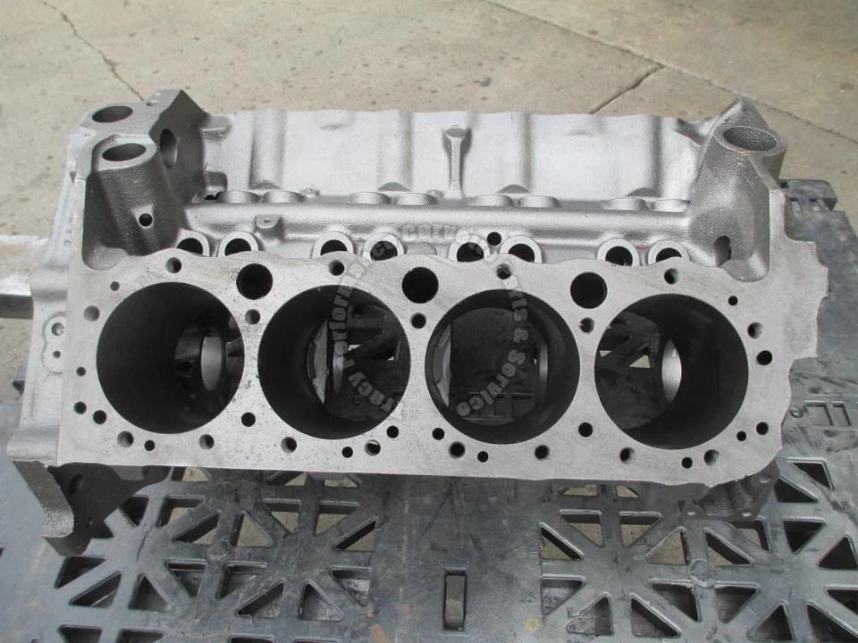 Chevy II Nova 1965-1967 usado 3862194 283 V-8 bloque desnudo con filtro de aceite empotrado Foto 4 de 4