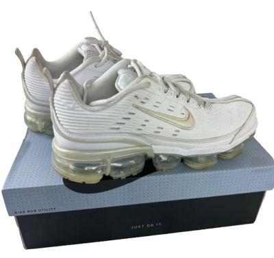 triple white vapormax 1