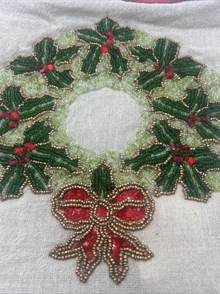 Pier 1 Corona de Navidad Almohada con Cuentas Verde Arpillera Acebo Decorativo Vacaciones 13" Foto 2 de 4