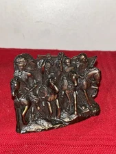 1979 METAL BELT BUCKLE 3D HORSEBACK INDIANS ON THE WARPATH BERGAMOT BRASS WORKS