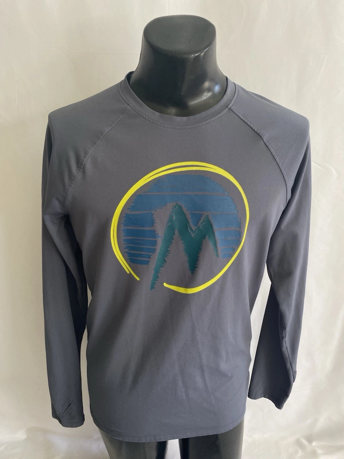 Marmot Shirt Men's Medium Kestrel Long Sleeve Crew Moisture Wicking Thumb Holes