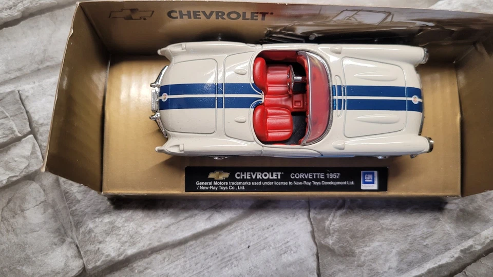 Nuevo modelo diecast Ray Toys City Cruisers 1957 negro Chevrolet Corvette 1:43 Foto 4 de 4