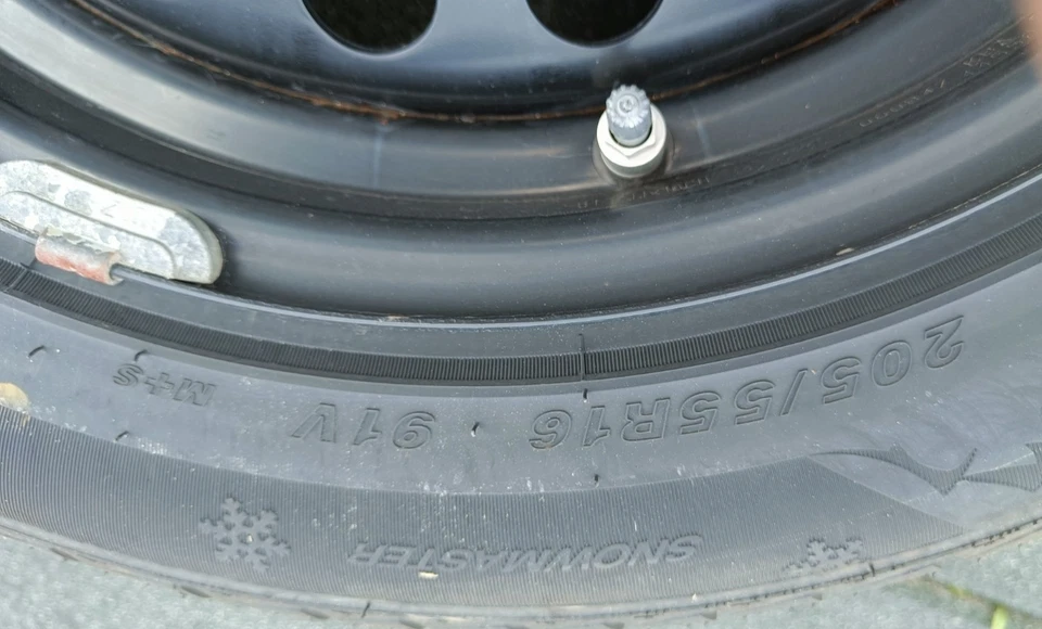 4 Winterreifen 205/55 R16 91V auf Stahlfelgen mit Reifendrucksensoren - Bild 2 von 4