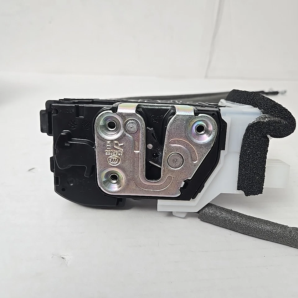 Gen-uine 81320-2S000 Front Door Lock Actuator Right RH For HYUNDAI TUCSON 11-15 - Image 2 of 4