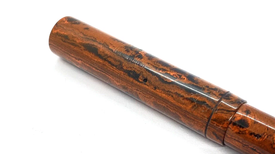 PLUMA ESTILOGRÁFICA VINTAGE POPE`S PERFECTION ROJA MOTEADA SEMI FLEXIBLE 14K MEDIANA NUEVA EN CAJA Foto 4 de 4