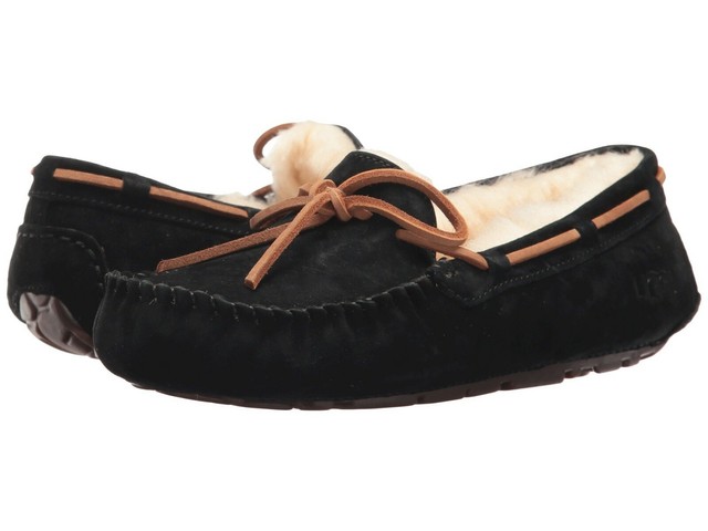 UGG Women's Dakota Moccasin Black,6 B(M 