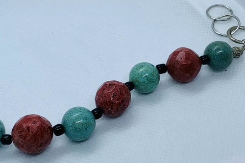 Turquoise and Red Faceted Sea Coral 7"-8" Pre-owned. - Bild 6 von 7