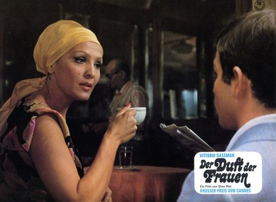 DER DUFT DER FRAUEN : 1 Aushangfoto (ca. 23x29cm) VITTORIO GASSMAN, DINO RISI (R